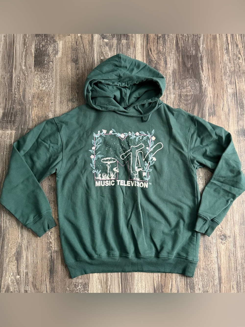 MTV dark green graphic print long sleeve pullover hoodie women’s medium
